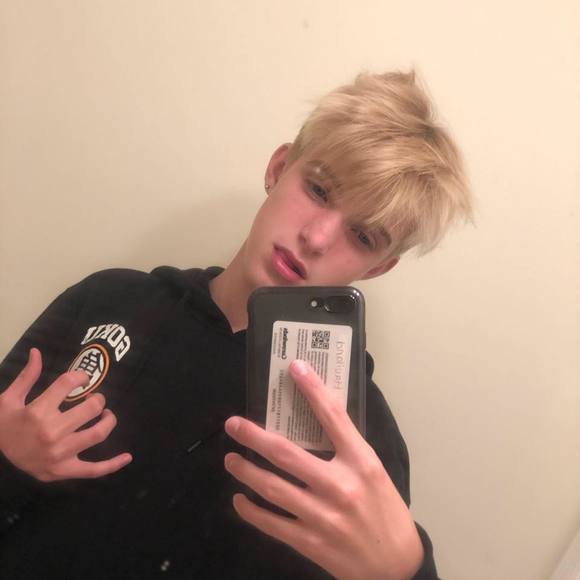 Meet your Posher, Andrew - Picture 1 of 1